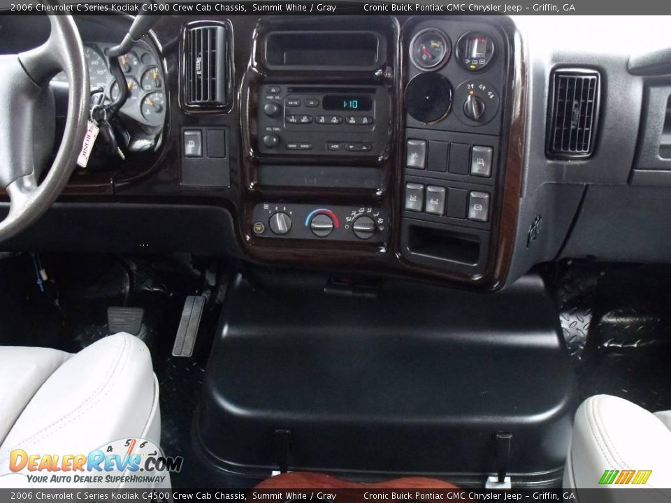 2006 Chevrolet C Series Kodiak C4500 Crew Cab Chassis Summit White / Gray Photo #17