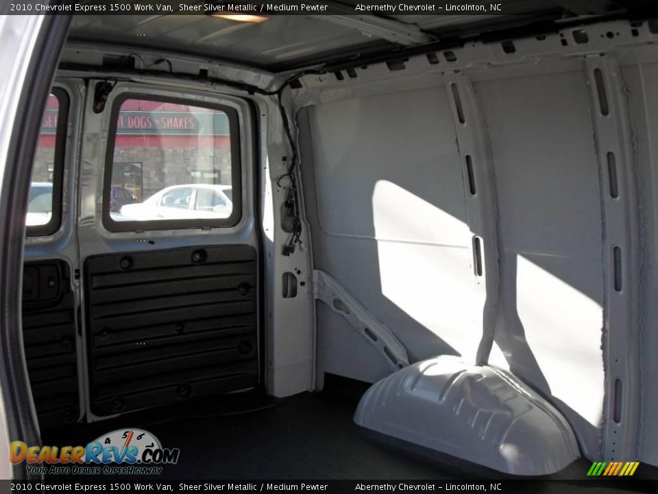 2010 Chevrolet Express 1500 Work Van Sheer Silver Metallic / Medium Pewter Photo #17