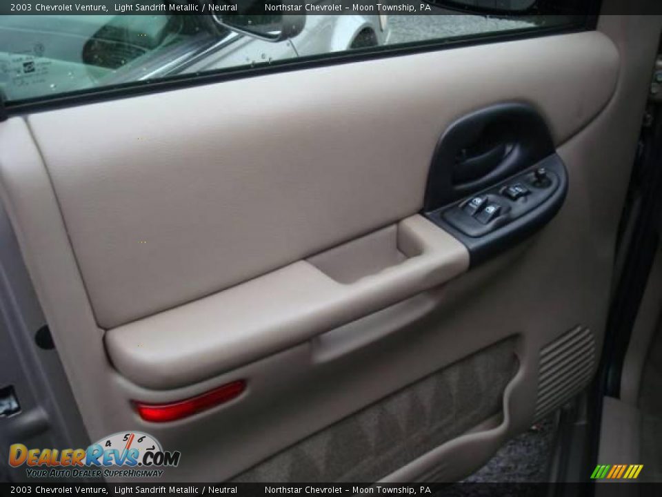 2003 Chevrolet Venture Light Sandrift Metallic / Neutral Photo #10