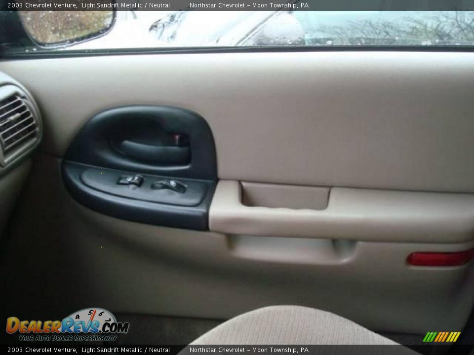 2003 Chevrolet Venture Light Sandrift Metallic / Neutral Photo #12