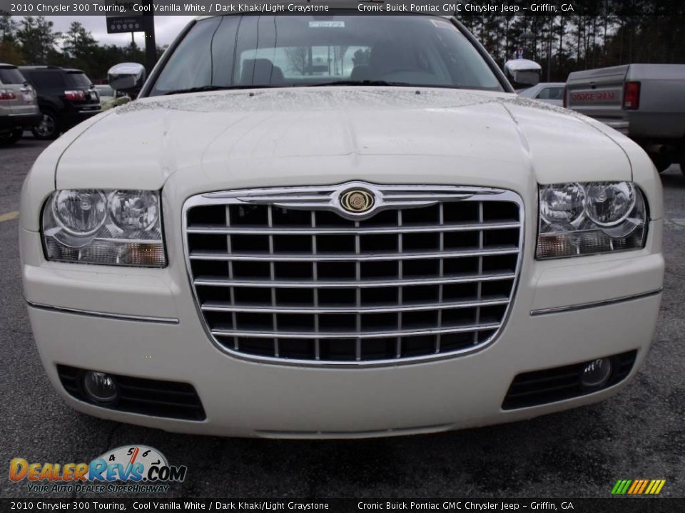 2010 Chrysler 300 Touring Cool Vanilla White / Dark Khaki/Light Graystone Photo #3