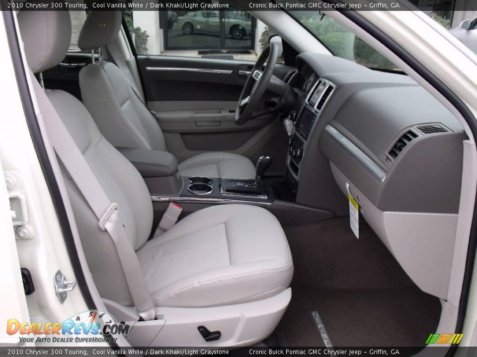 2010 Chrysler 300 Touring Cool Vanilla White / Dark Khaki/Light Graystone Photo #15