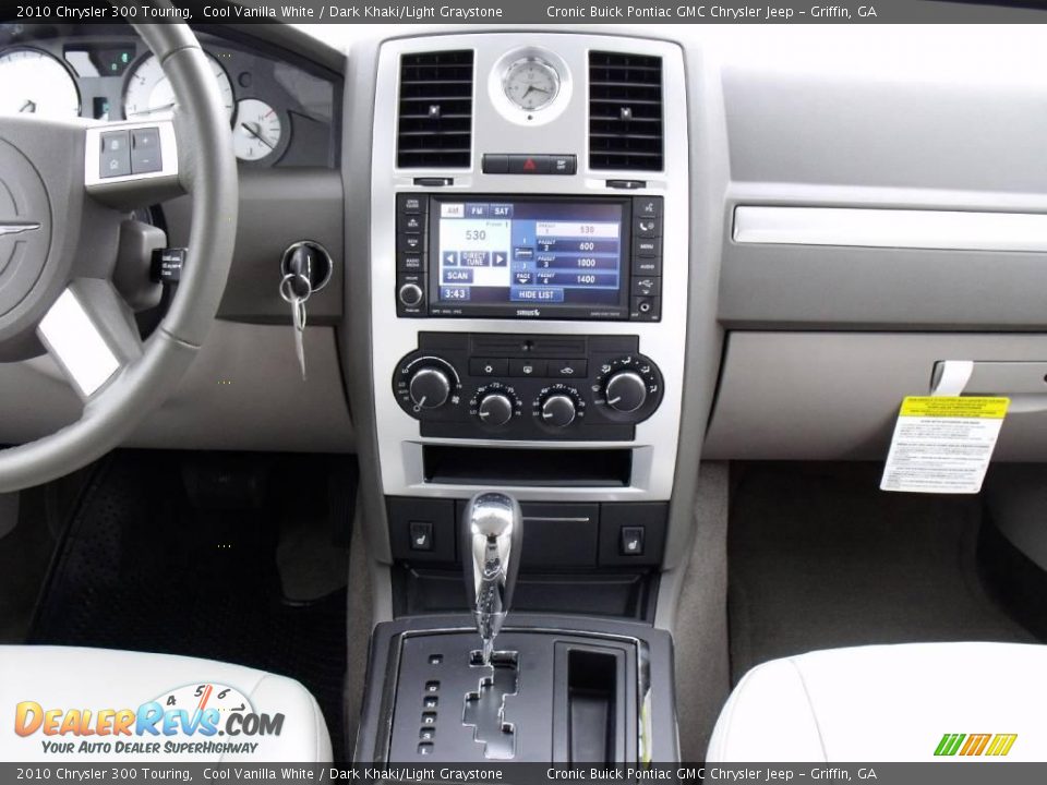 2010 Chrysler 300 Touring Cool Vanilla White / Dark Khaki/Light Graystone Photo #16