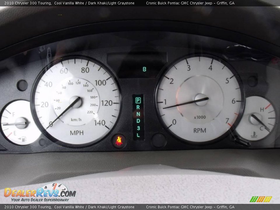 2010 Chrysler 300 Touring Cool Vanilla White / Dark Khaki/Light Graystone Photo #18