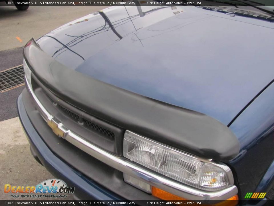 2002 Chevrolet S10 LS Extended Cab 4x4 Indigo Blue Metallic / Medium Gray Photo #13