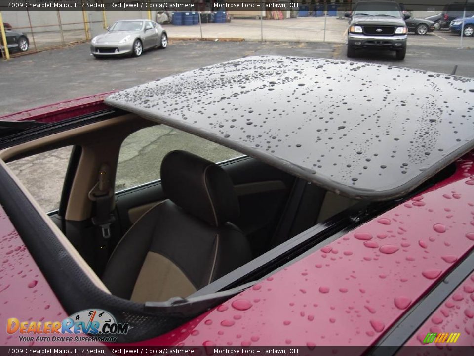 2009 Chevrolet Malibu LTZ Sedan Red Jewel / Cocoa/Cashmere Photo #10