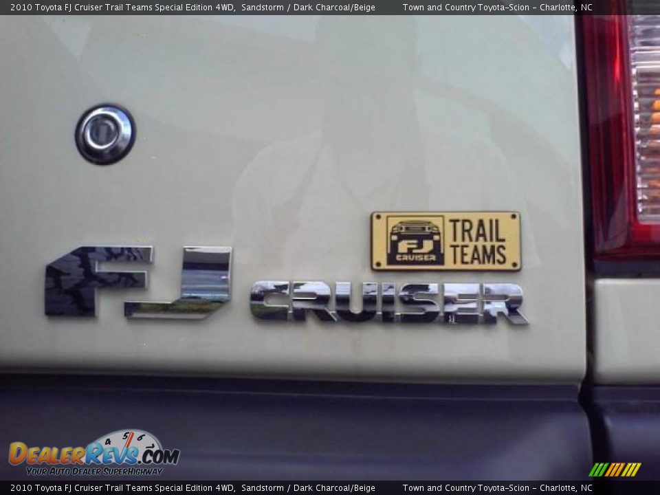 2010 Toyota FJ Cruiser Trail Teams Special Edition 4WD Sandstorm / Dark Charcoal/Beige Photo #21