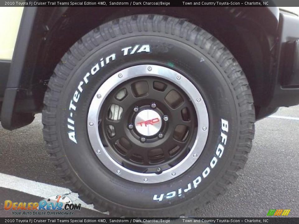 2010 Toyota FJ Cruiser Trail Teams Special Edition 4WD Sandstorm / Dark Charcoal/Beige Photo #22