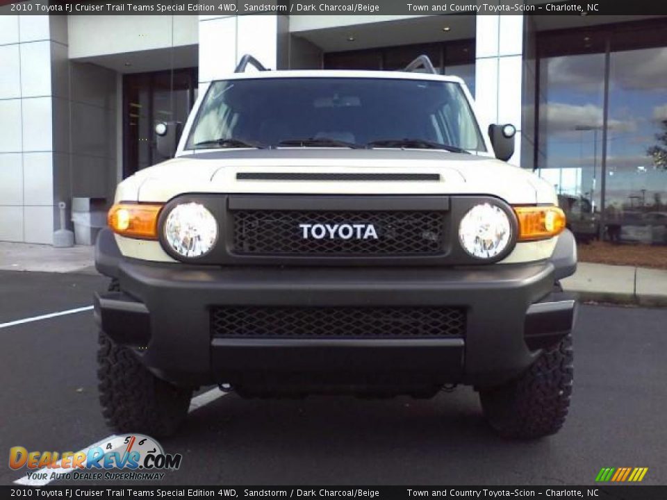 2010 Toyota FJ Cruiser Trail Teams Special Edition 4WD Sandstorm / Dark Charcoal/Beige Photo #30