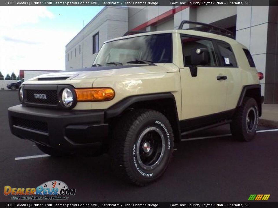 2010 Toyota FJ Cruiser Trail Teams Special Edition 4WD Sandstorm / Dark Charcoal/Beige Photo #31