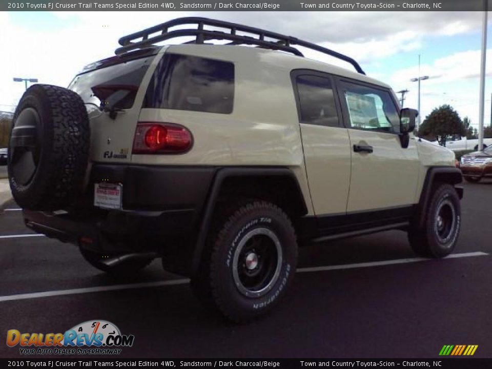 2010 Toyota FJ Cruiser Trail Teams Special Edition 4WD Sandstorm / Dark Charcoal/Beige Photo #33