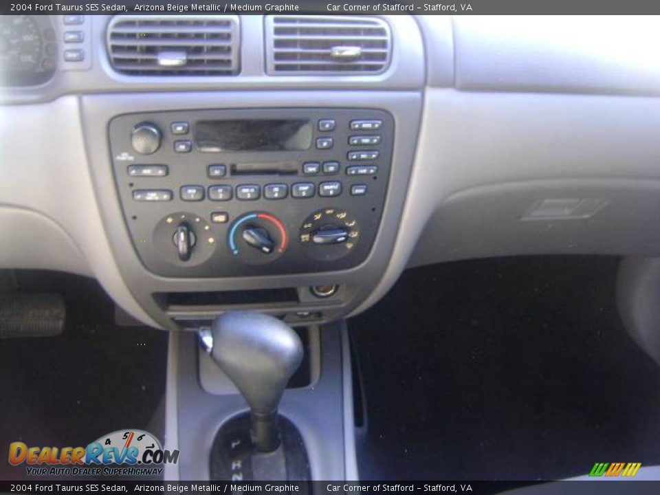 2004 Ford Taurus SES Sedan Arizona Beige Metallic / Medium Graphite Photo #15
