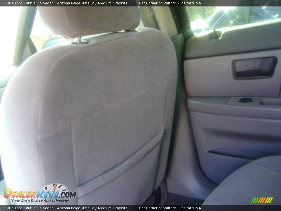 2004 Ford Taurus SES Sedan Arizona Beige Metallic / Medium Graphite Photo #18