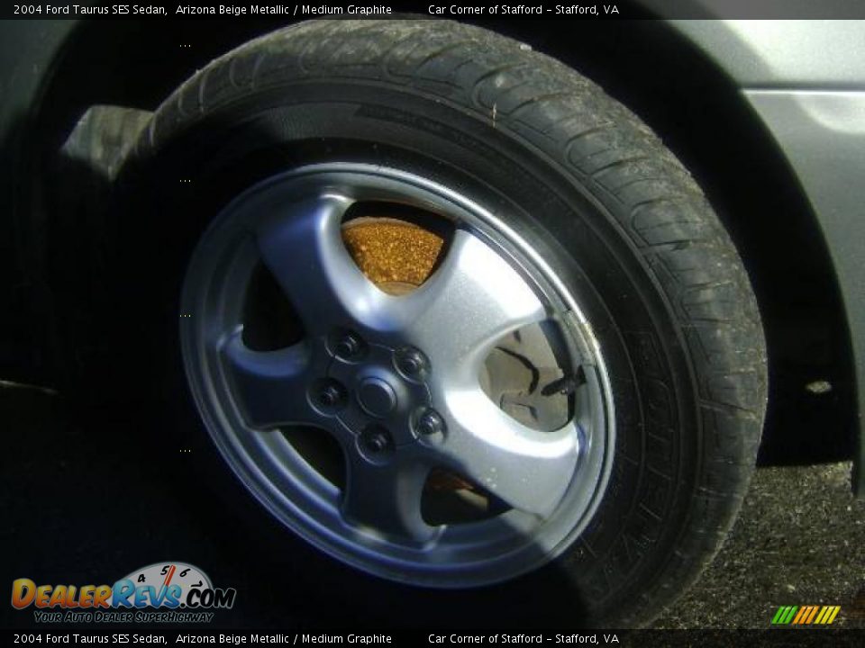 2004 Ford Taurus SES Sedan Arizona Beige Metallic / Medium Graphite Photo #33