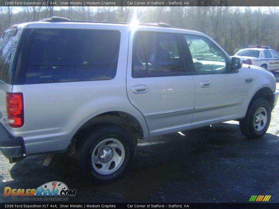 1998 Ford Expedition XLT 4x4 Silver Metallic / Medium Graphite Photo #2