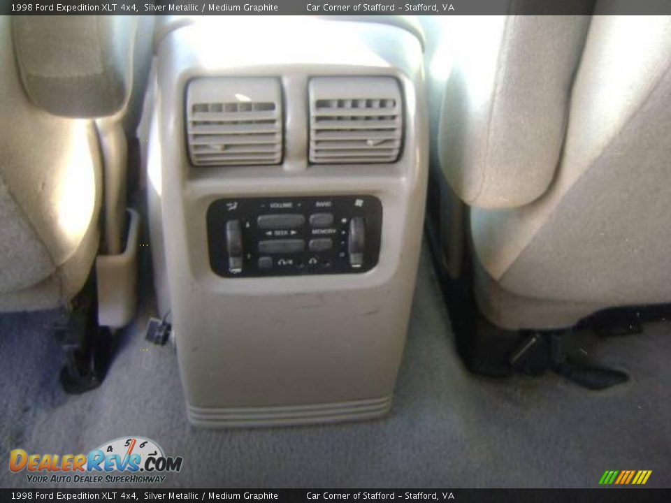 1998 Ford Expedition XLT 4x4 Silver Metallic / Medium Graphite Photo #10
