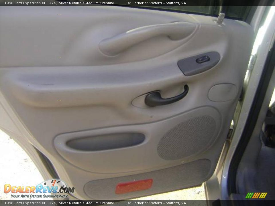 1998 Ford Expedition XLT 4x4 Silver Metallic / Medium Graphite Photo #15