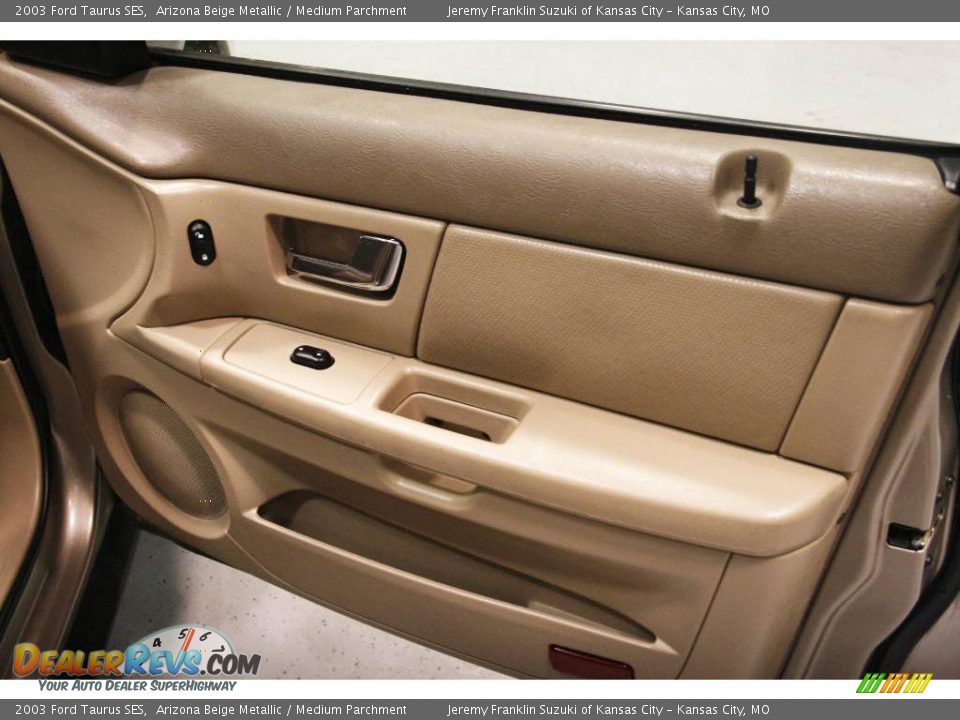 2003 Ford Taurus SES Arizona Beige Metallic / Medium Parchment Photo #22