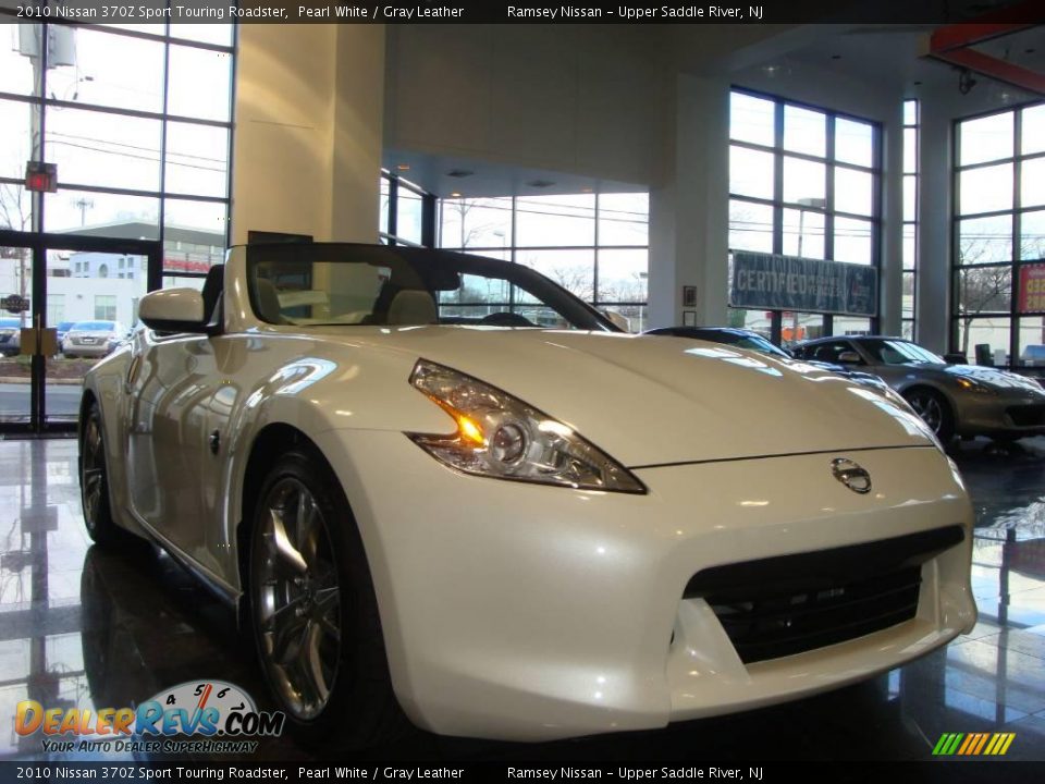 2010 Nissan 370Z Sport Touring Roadster Pearl White / Gray Leather Photo #12