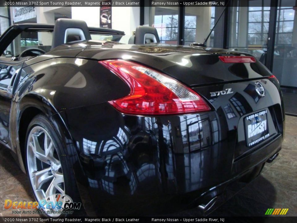 2010 Nissan 370Z Sport Touring Roadster Magnetic Black / Black Leather Photo #17