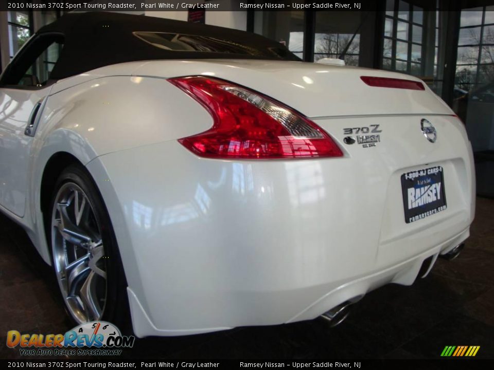 2010 Nissan 370Z Sport Touring Roadster Pearl White / Gray Leather Photo #27