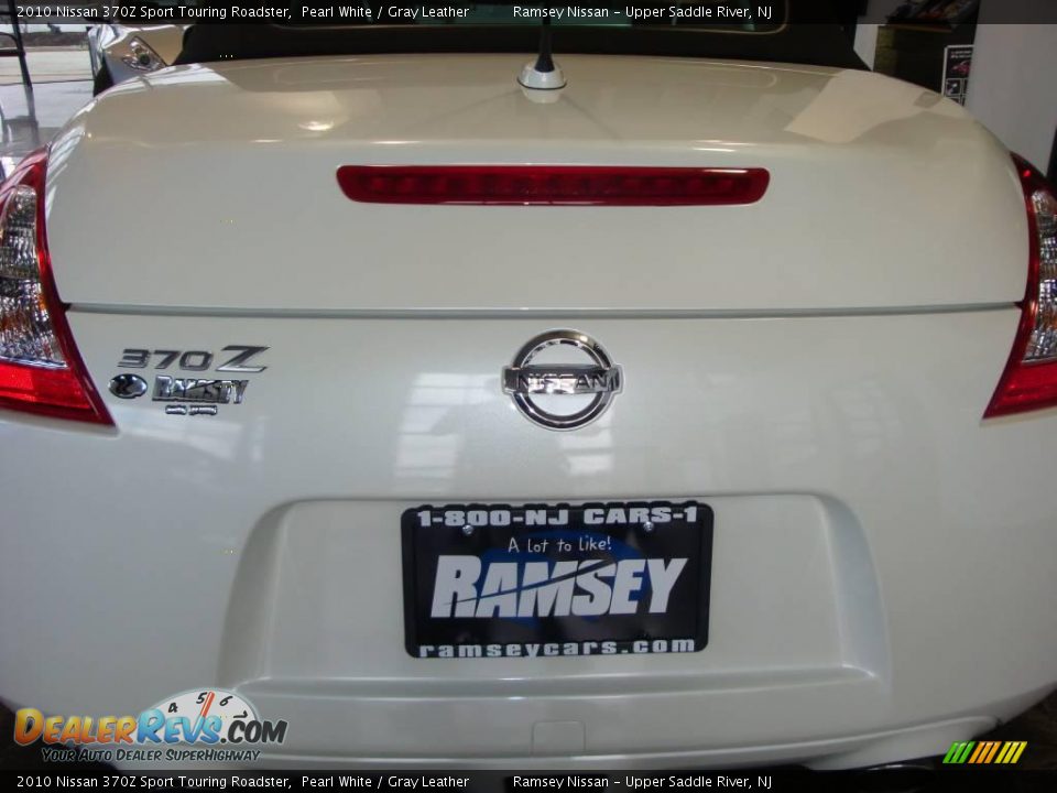 2010 Nissan 370Z Sport Touring Roadster Pearl White / Gray Leather Photo #28