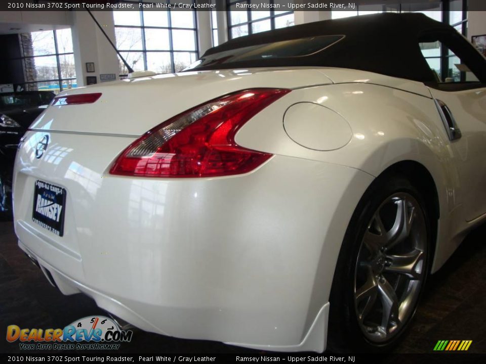 2010 Nissan 370Z Sport Touring Roadster Pearl White / Gray Leather Photo #29