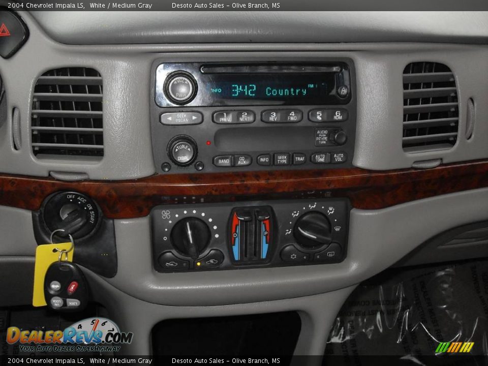 2004 Chevrolet Impala LS White / Medium Gray Photo #11