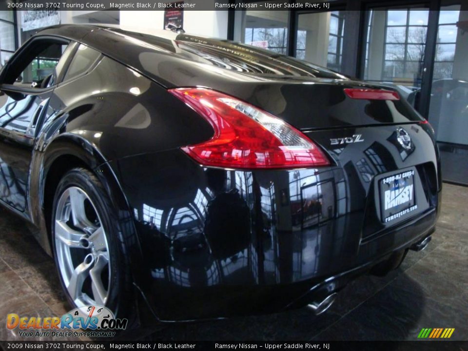 2009 Nissan 370Z Touring Coupe Magnetic Black / Black Leather Photo #17