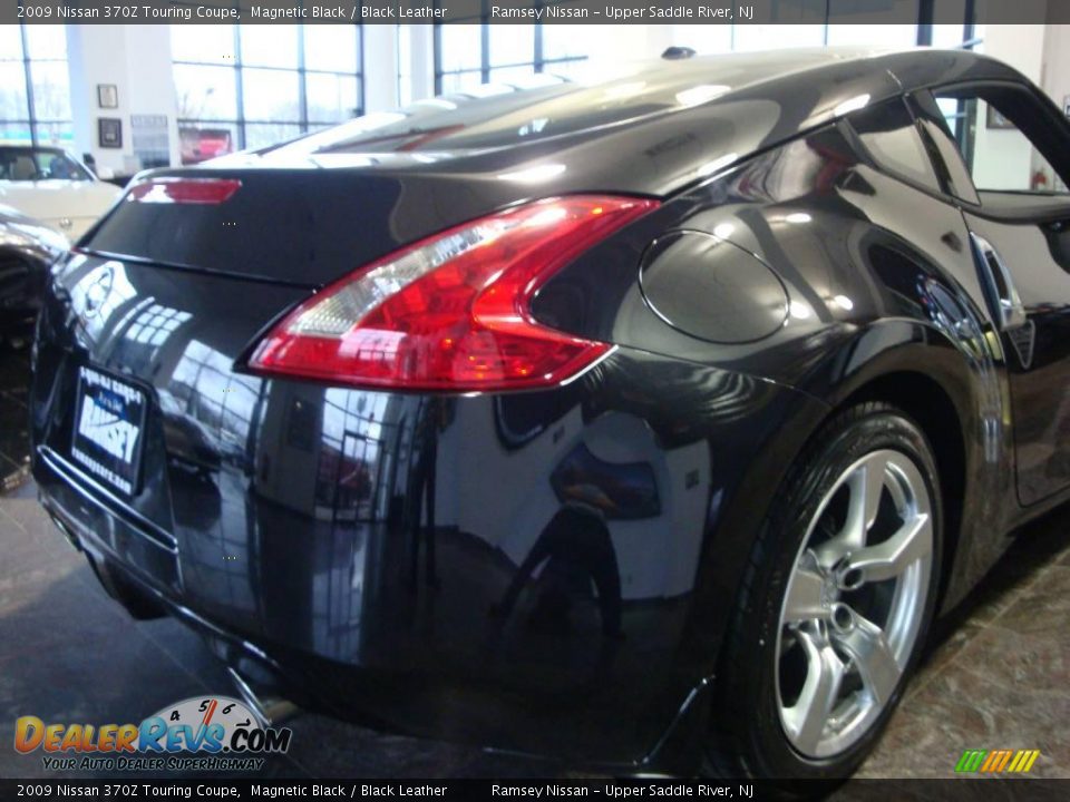 2009 Nissan 370Z Touring Coupe Magnetic Black / Black Leather Photo #19
