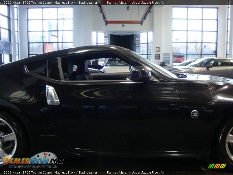 2009 Nissan 370Z Touring Coupe Magnetic Black / Black Leather Photo #20