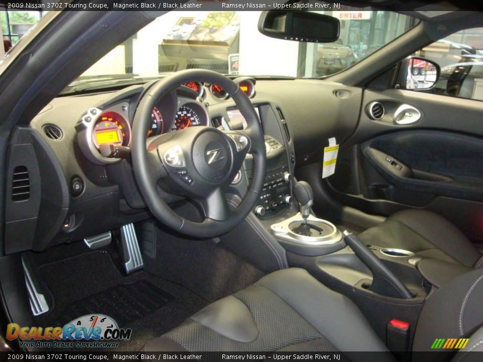 2009 Nissan 370Z Touring Coupe Magnetic Black / Black Leather Photo #31