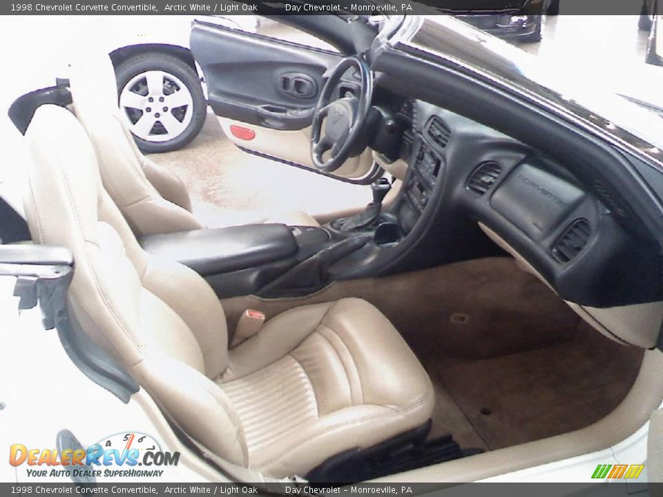 1998 Chevrolet Corvette Convertible Arctic White / Light Oak Photo #11