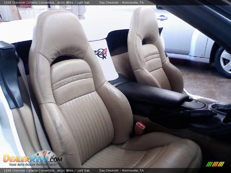 1998 Chevrolet Corvette Convertible Arctic White / Light Oak Photo #12
