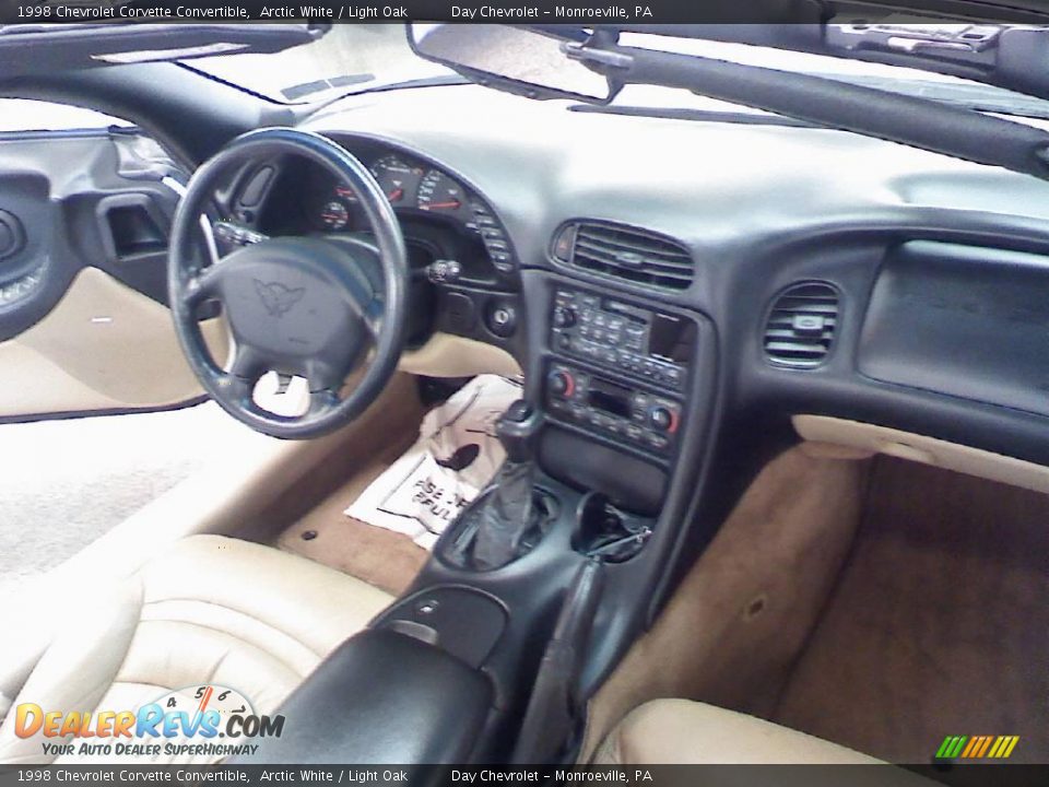 1998 Chevrolet Corvette Convertible Arctic White / Light Oak Photo #13