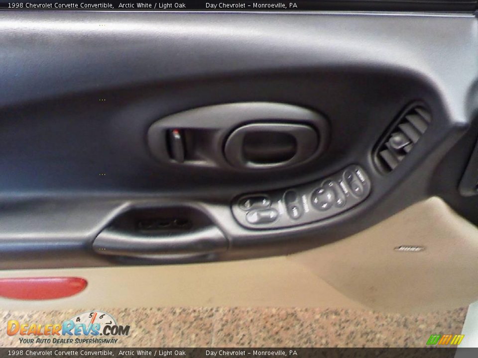 1998 Chevrolet Corvette Convertible Arctic White / Light Oak Photo #14