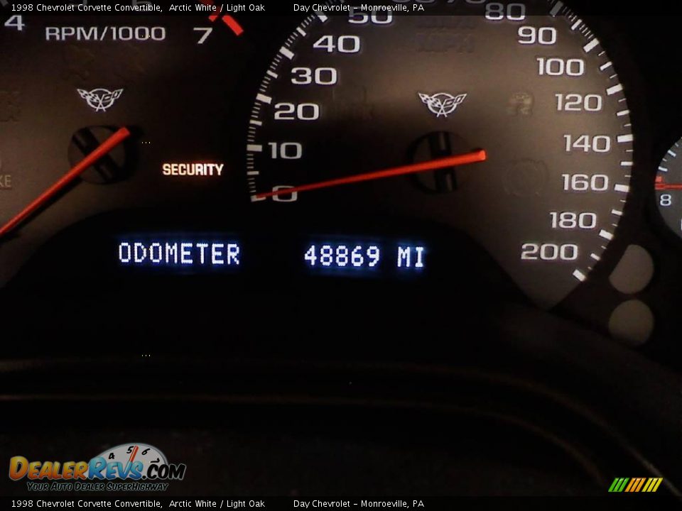 1998 Chevrolet Corvette Convertible Arctic White / Light Oak Photo #18