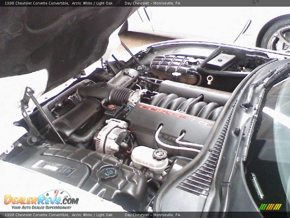 1998 Chevrolet Corvette Convertible Arctic White / Light Oak Photo #19
