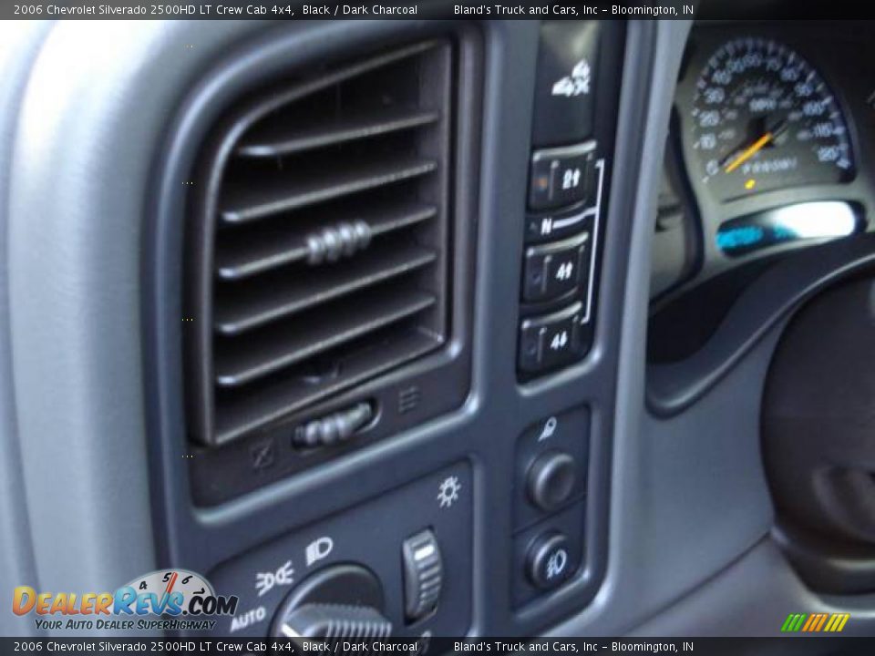 2006 Chevrolet Silverado 2500HD LT Crew Cab 4x4 Black / Dark Charcoal Photo #24