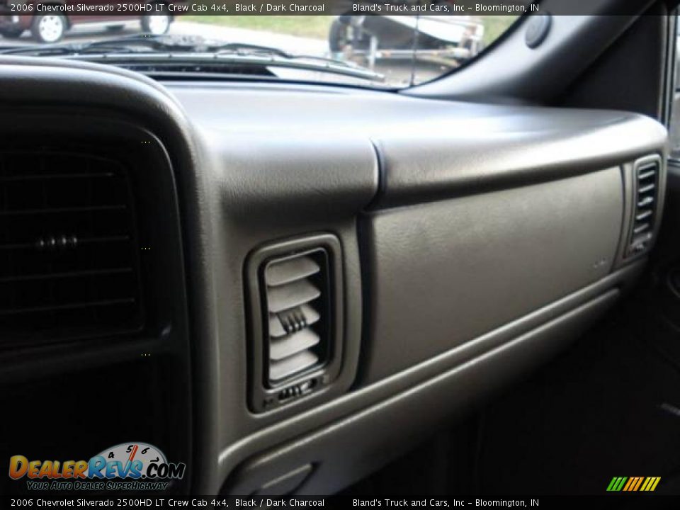 2006 Chevrolet Silverado 2500HD LT Crew Cab 4x4 Black / Dark Charcoal Photo #30