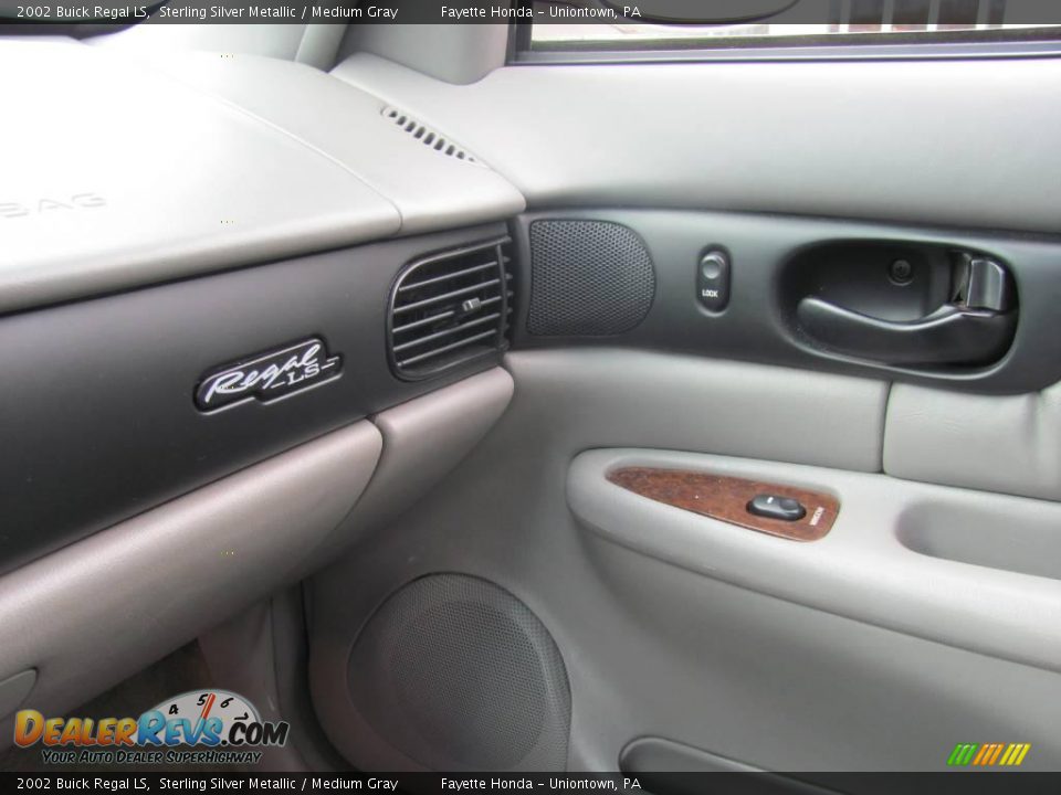 2002 Buick Regal LS Sterling Silver Metallic / Medium Gray Photo #18