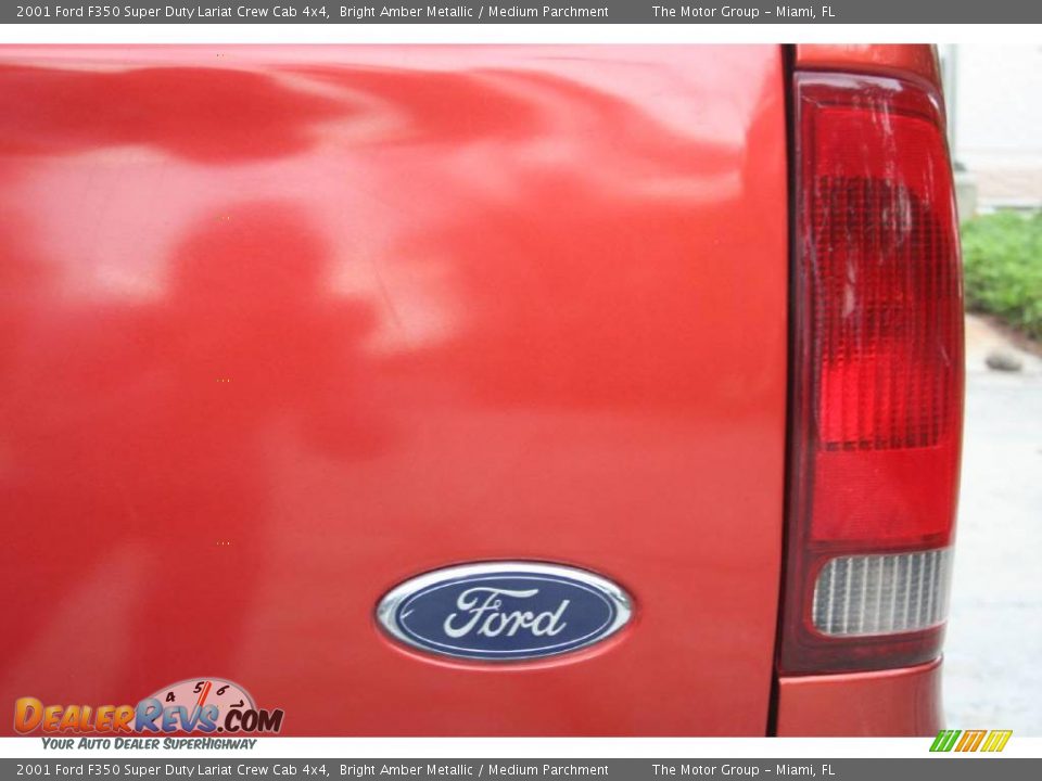 2001 Ford F350 Super Duty Lariat Crew Cab 4x4 Bright Amber Metallic / Medium Parchment Photo #18