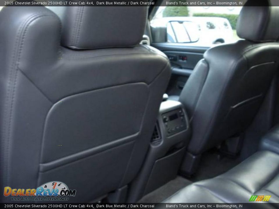 2005 Chevrolet Silverado 2500HD LT Crew Cab 4x4 Dark Blue Metallic / Dark Charcoal Photo #32