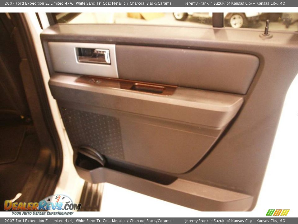2007 Ford Expedition EL Limited 4x4 White Sand Tri Coat Metallic / Charcoal Black/Caramel Photo #32