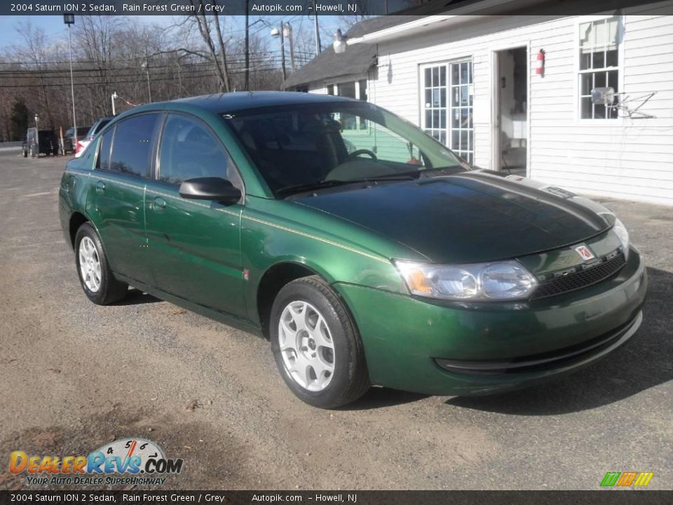 2004 Saturn ION 2 Sedan Rain Forest Green / Grey Photo #3