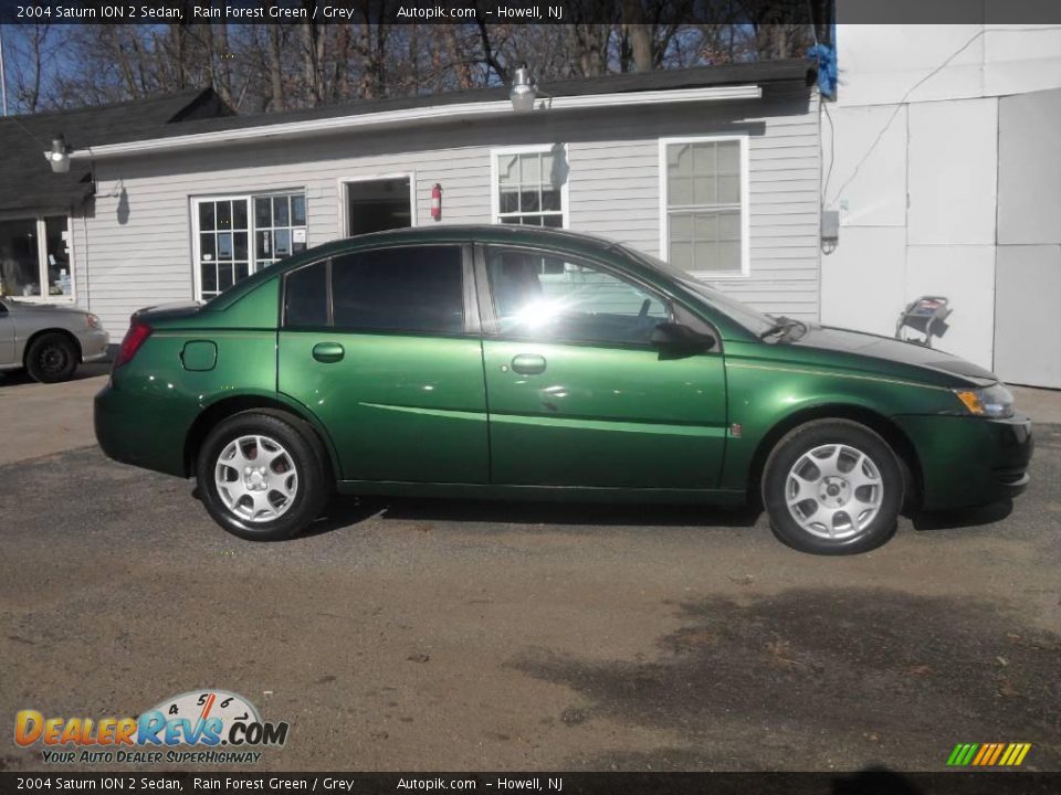 2004 Saturn ION 2 Sedan Rain Forest Green / Grey Photo #4