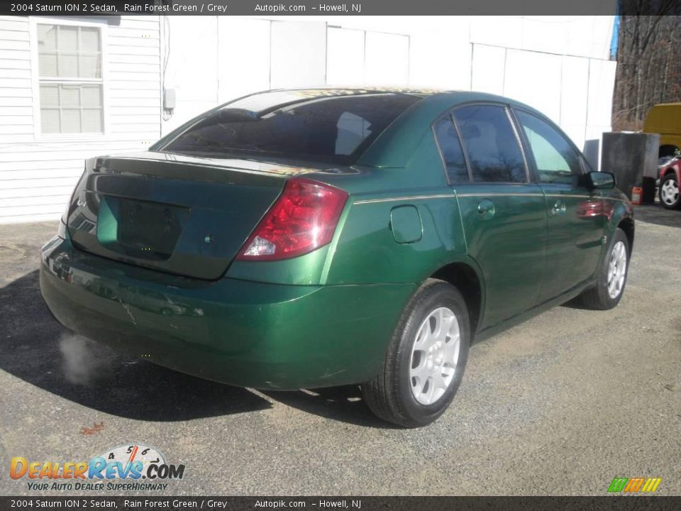 2004 Saturn ION 2 Sedan Rain Forest Green / Grey Photo #5
