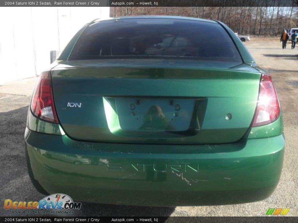 2004 Saturn ION 2 Sedan Rain Forest Green / Grey Photo #6