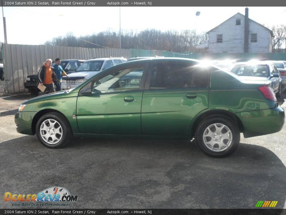 2004 Saturn ION 2 Sedan Rain Forest Green / Grey Photo #8