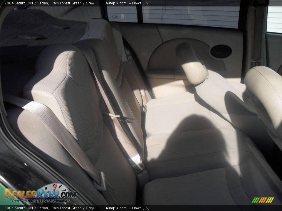 2004 Saturn ION 2 Sedan Rain Forest Green / Grey Photo #11